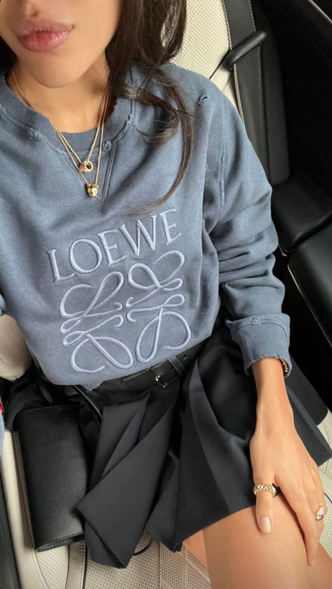 Loewe Top, Sweater Skirt Outfit, Best Friend Outfits, Outfits Fall, Winter Fashion Outfits, Outfit Casual, Minimal Fashion, Chic Dress, Fashion Killa