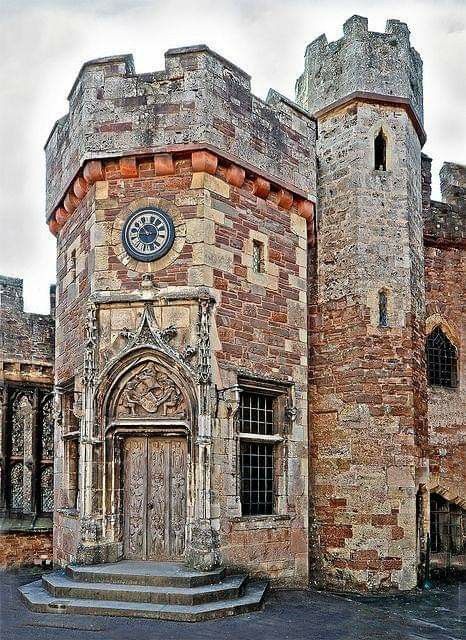 The Apostles Door, entrance to Berkeley Castle Gloucestershire, England. The castle is traditionally believed to have been the scene of the murder of King Edward II on 21 September 1327 (according to Raphael Holinshed's Chronicles 1587 edition, drawing on earlier sources) The cell where Edward was imprisoned and murdered can still be seen today. Dodge Tomahawk, Berkeley Castle, Castle Entrance, Gloucestershire England, Castle England, Carved Door, The Apostles, English Castles, 17th Century Art