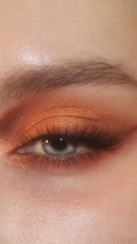 Fall Makeup Inspiration, Orange Makeup Looks, Orange Eye Makeup, Glam Eye Makeup, Orange Eyeshadow, Orange Makeup, Subtle Makeup, Matte Colors, Fall Makeup Looks