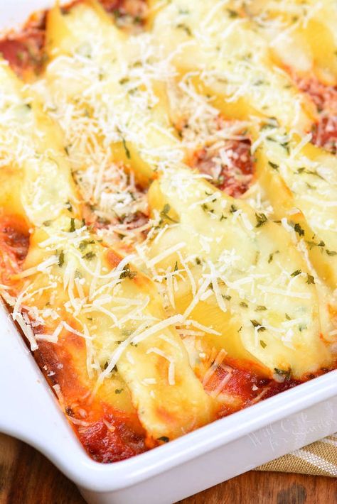 Ricotta Stuffed Shells made with flavorful three cheese ricotta filling and homemade marinara sauce. This stuffed shells recipe is extra cheesy and made with fresh herbs and garlic flavors. #pasta #stuffedshells #meatless #ricotta Best Stuffed Shells, Jumbo Shell Recipes, Stuff Shells, Cutlet Recipes, Ricotta Stuffed Shells, Chicken Stuffed Shells, Shell Pasta Recipes, Shell Pasta, Ricotta Filling