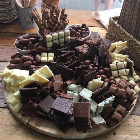 My first chocolate platter#chocolateplatter #mickandellegothitched #amazingcreations #amazingcreationsmaz Chocolate Platter, Dessert Platter, Dessert Aux Fruits, Party Food Platters, Snacks Für Party, Deilig Mat, Cheese Platters, Party Food Appetizers, Food Platters