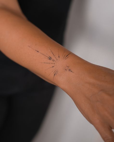 Signature sun #handpoke #stickandpoke #annpokes Floating Navel, Side Wrist Tattoos, Small Finger Tattoos, Funky Tattoos, Mommy Tattoos, Triangle Tattoos, Fully Booked, Hand Design, Modern Tattoos