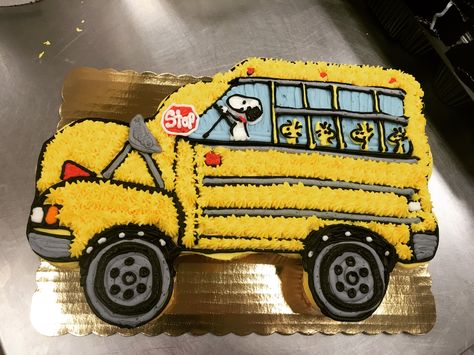 Snoopy school bus cupcake cake School Bus Cupcakes, Bus Cupcakes, Snoopy School, Bus Cake, Pull Apart Cupcakes, Bday Cake, Cupcake Cake, Graduation Cakes, Pull Apart