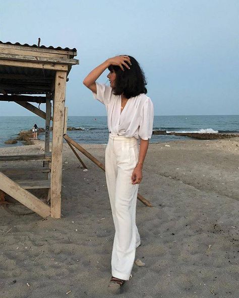 Spanish Girls Are all Over These Under-$100 Trends | Who What Wear Spanish Outfits, Spanish Woman, Spanish Fashion, All White Outfit, Famous Fashion, Mein Style, Spanish Style, White Outfits, White Fashion