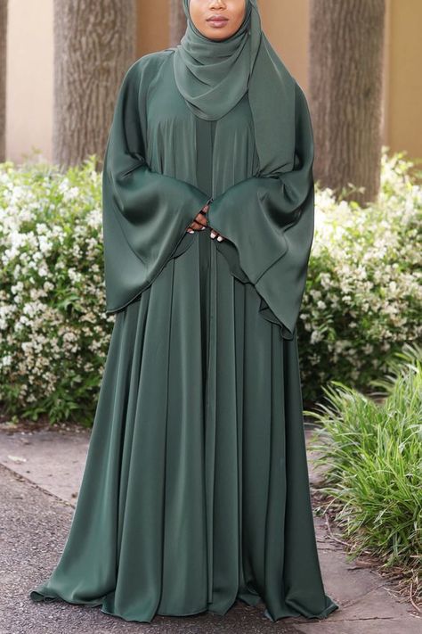 I am loving this. it is long and fits perfectly. will def be buying more colours.. Simple Abaya Designs Casual, New Abaya Style Dubai, Abaya Business, Stylish Abaya Designs, Dubai Abaya Fashion, Abaya Designs Dubai, Good Fits, Simple Abaya Designs, Khimar Style