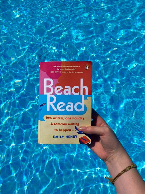 beach read by emily henry rom com book summer reading list Beach Read Book Cover, Beach Read Cover, Beach Read Book, Summer Book Recommendations, Tbr Books, Reader Aesthetic, Books Summer, Bookish Aesthetic, Beach Reads