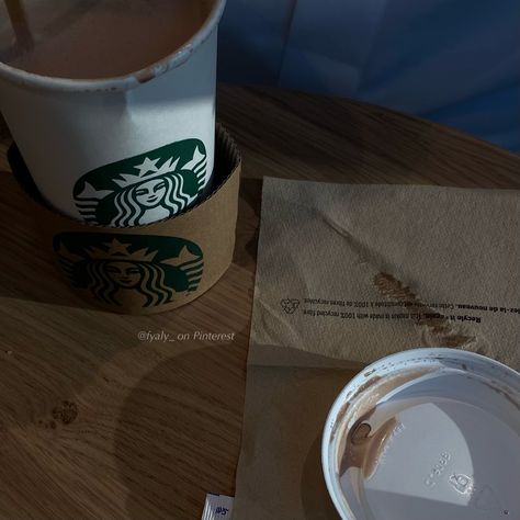 Follow me on TikTok @fyaly_ — starbucks hot chocolate photo idea <3 Hot Chocolate Starbucks, Starbucks Hot Chocolate, Starbucks Aesthetic, Chocolate Photos, Starbucks Hot, Dark Photography, Photo Idea, Aesthetic Photo, Hot Coffee