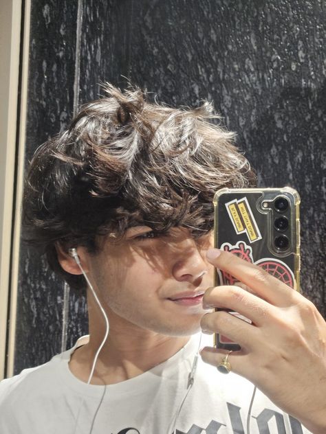 aesthetic hairstyle messy hair soft boy mirror selfie music lighting pinterest Mirror Selfie Boys Aesthetic, Selfie Poses Ideas Men, Mens Selfie Ideas, Samsung Mirror Selfie, Boys Mirror Selfie Aesthetic, Men Selfie Aesthetic, Men Mirror Selfie Aesthetic, Mirror Selfie Aesthetic Boy, Men Selfie Ideas