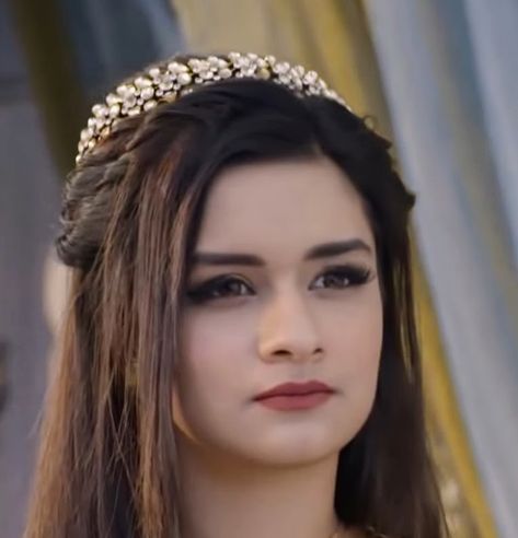 Sidneet Aesthetic Pics, Mathapatti With Open Hair, Hairstyle Traditional, Princess Yasmin, Hare Style, Engagement Hairstyle, Open Hairstyle, Oblong Face Hairstyles, Mom Song