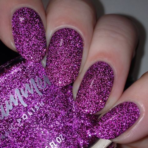 Purple Glitter Nail Designs, Reflective Nail Polish, Candy Wallpapers, Pink Holographic Nails, Sparkling Shoes, Glitter Nail Designs, Gorgeous Images, Reflective Nails, Purple Glitter Nails