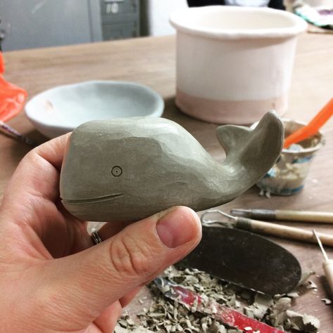 Whale Pinch Pot, Whale Pottery Ideas, Ceramic Whale Pottery, Air Dry Clay Whale, Pottery Whale, Whale Pottery, Ceramic Whale, Pottery Pinch Pot, Pottery Fish