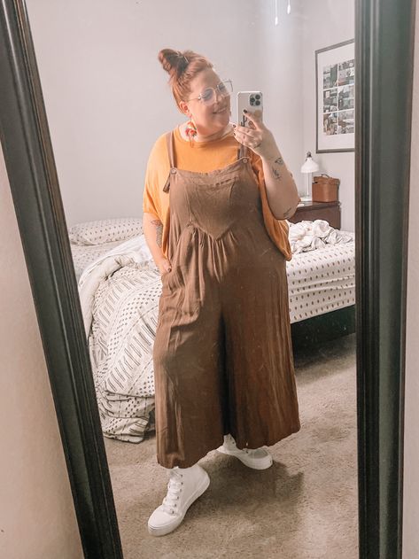 Spring 2024 Outfits Plus Size, Spring Outfits 2024 Trends Plus Size, Plus Size Spring Outfits 2024, Spring Plus Size Outfits, Looks With Leggings, We The Free Cc Tee, Chic Mom Style, 2023 Spring Fashion Trends, Spring Outfits Plus Size