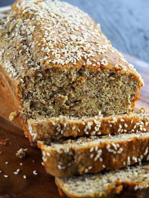 Low Carb Bread Recipe - Keto Seeded Bread When you switch to a ketogenic diet, for most people it is very hard to give up carbohydrates such as bread and pasta. This low carb bread recipe makes the switch much easier, easily being able to still have sandwiches and toast. Sesame Cake, Seeded Bread, Seeded Bread Recipes, Best Low Carb Bread, Turkey Club, Keto Eating, Keto Treats, Lowest Carb Bread Recipe, Reuben Sandwich