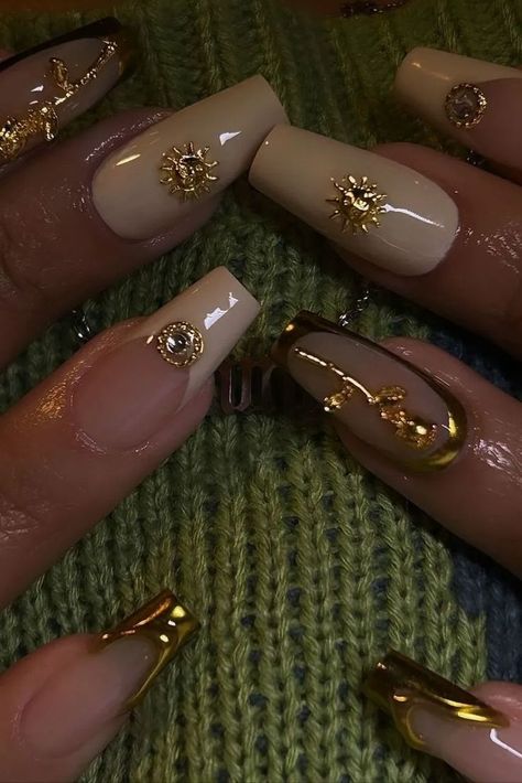 Eye - catching gold nail designs that are sure to add elegance and a little bit of sparkle to your next manicure Scorpio Zodiac Nails Acrylic, Simple Nails With Charms, Gold Detail Nails, Nails With Gold Charms, Ethereal Nails, Food Feast, Gold Nail Designs, Unique Acrylic Nails, Cat Kuku