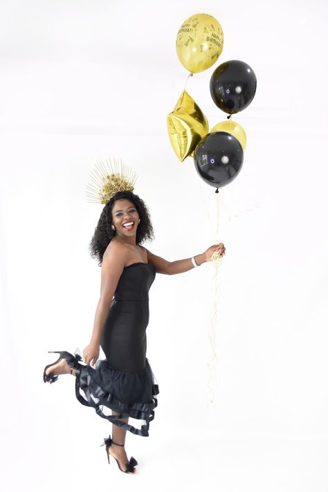 Birthday photoshoot Black and Gold  balloons Black And Gold Balloon Bouquet, Birthday Photoshoot Black, Gold Balloon Bouquet, Photoshoot Birthday, Black And Gold Balloons, Birthday Women, Gold Balloons, Balloon Bouquet, Birthday Woman