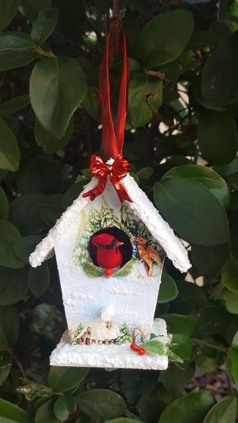 Bird House Ornaments Diy Christmas, Christmas Birdhouse, Christmas Birdhouses Ideas, Bird House Christmas Decor, Christmas Bird Houses, Bird House Christmas Tree Ornaments, Birdhouse Christmas Ornament, Cardinal Christmas Decor, Birdhouse Christmas Village