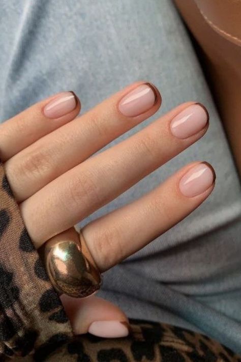 Short Brown French Tip Nails Tip Nail Ideas, French Tip Nail Ideas, Brown French Tip, Neutral Nails Acrylic, Brown French, Short Gel Nails, Nagel Tips, Minimal Nails, Casual Nails