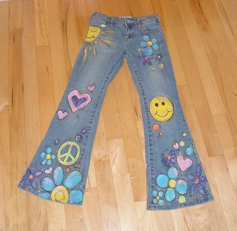 Hippie Costume Diy, Jeans Bordados, Hippie Birthday Party, 70s Theme Party, Hippie Jeans, 70s Costume, Hippie Birthday, Jeans Ideas, Painted Clothes Diy