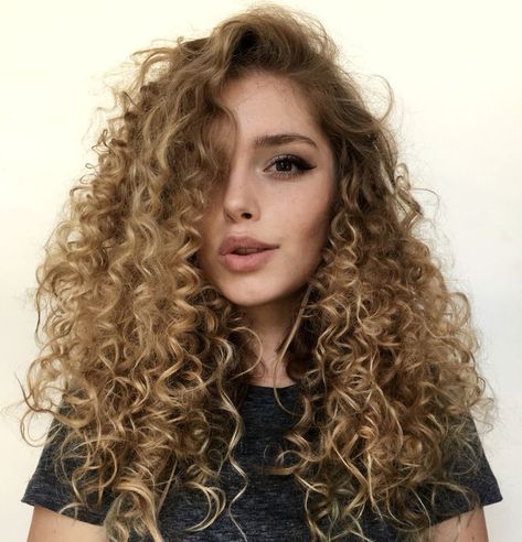 /thesunissetting/ No heat curls using - plastic straws- absolutely love how it turned outttttttt so much volume Straw Curls, Pencil Curls, Lob Styling, Curls No Heat, No Heat Hairstyles, Curl Styles, Heatless Curls, No Heat, Hair Pictures