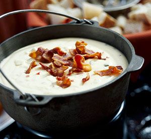 Demon Dip ~ This dip is actually a cheesy fondue great with bread and tortilla chips dunked into it. Pastas Recipes, Fondue Recipes, Halloween Food Treats, Sweet Peppers, Tailgating Recipes, Halloween Appetizers, Cheese Dip, Bacon Cheese, Stuffed Sweet Peppers