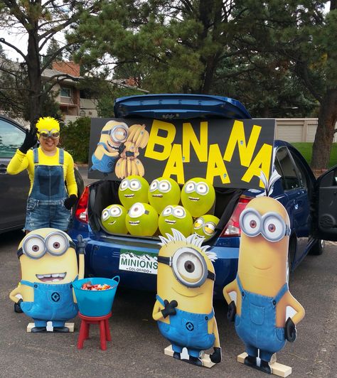 Minion Golf Cart, Minion Themed Trunk Or Treat, Minion Truck Or Treat, Trunk Or Treat Toddler Ideas, Trunk Or Treat Ideas Minions, Trunk Or Treat Minion Theme, Trunk Or Treat Ideas For Elementary School, Minion Trunk Or Treat Ideas For Trucks, Funny Trunk Or Treat Ideas For Cars