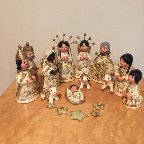 Mexican Nativity Scene Display, Mexican Nativity, Ice Cream Birthday Party Invitations, Christmas Creche, Mexican Christmas Decorations, Nativity Scene Display, Art Glass Ornaments, Vintage Christmas Tree Decorations, Mexican Christmas