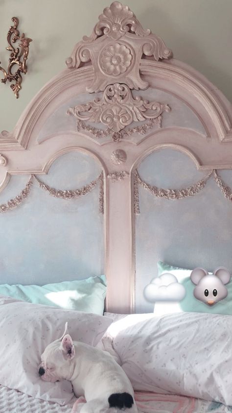 mouse (mel’s dog 💕) and her bed (i’m guessing) Melanie Martinez Room Decor, Melanie Martinez Room, Melanie Martinez Instagram, Dark Nursery, K-12 Melanie Martinez, Celebrity Style Red Carpet, Pink Houses, Room Decor Ideas, Birds Eye