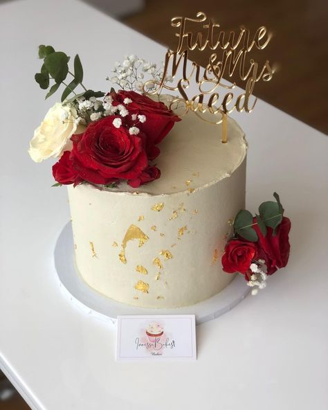 Walima Cake Ideas, Nikkah Cake Ideas Simple, Mr And Mrs Cake Design, Nikah Cake Designs, Nikkah Cake Ideas Pakistani, Roses Cake Design, Baat Pakki Cake Ideas, Nikah Cake Ideas, Cake For Reception