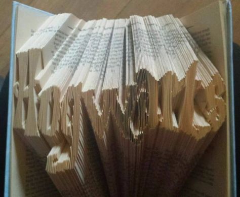 Hogwarts Free Book Folding Pattern Repurpose Books, Free Book Folding Patterns, Book Carving, Folding Template, Book Folding Templates, Book Folding Patterns Free, 4h Ideas, Folded Book Art Pattern, Harry Potter Book