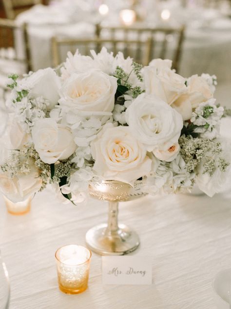 White Wedding Centerpieces - Luna de Mare Photography Cream Floral Centerpiece, Belle Centerpieces, White Floral Centerpieces Wedding, Bridal Arrangement, Classic Wedding Centerpieces, Low Wedding Centerpieces, White Wedding Flowers Centerpieces, White Wedding Centerpieces, Classic Romantic Wedding