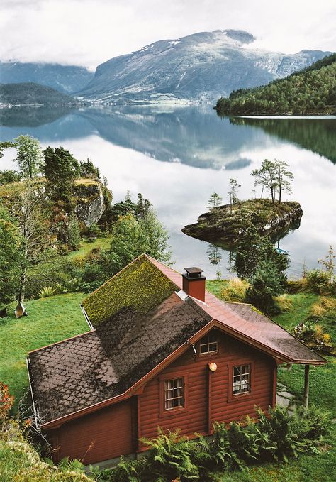 Nordland, Small Cabin, A Cabin, Cabin Fever, Cabin In The Woods, Log Cabins, Beautiful Places In The World, Cabins In The Woods, Decor Minimalist