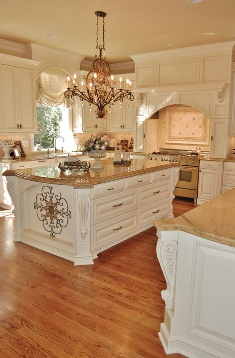 #whitekitchen #traditionalkitchen #southernkitchen Southern Kitchen Design, Dapur Rustic, Cocina Shabby Chic, Model Dapur, Kitchens Cabinets, Elegant Kitchen Design, Country Kitchens, French Country Kitchens, Tuscan Kitchen