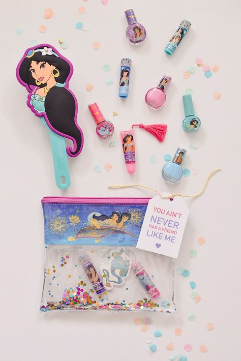 Aladdin Gift Ideas + free printable tags Aladdin Party Favors, Disney Princess Party Favors, Modern Disney Princess, Princess Jasmine Party, Aladdin Birthday Party, Aladdin Party, Jasmine Party, Kids Spa Party, Pink Party Favors