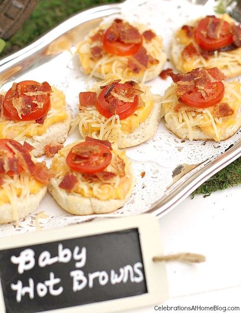 These are my top tips & recipes to host the best derby viewing party, guaranteed! Decor, inspiration, classic food & drink, all right here! Kentucky Hot Brown Sandwich, Hot Browns, Derby Day Party, Kentucky Derby Food, Kentucky Derby Recipes, Kentucky Derby Party Outfit, Derby Recipe, Kentucky Derby Pie, Derby Party Food