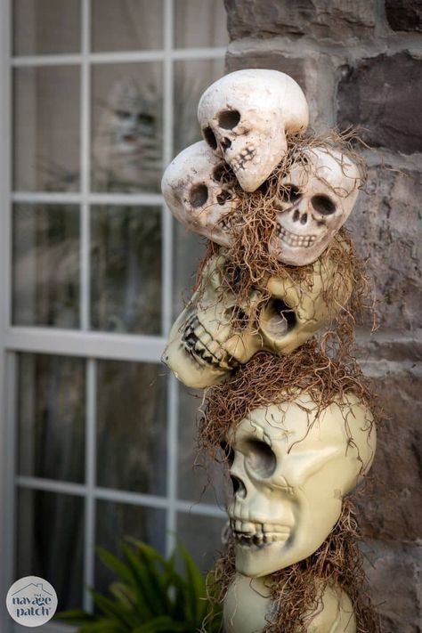 Spray Foam Halloween, Skull Topiary, Diy Spray Foam, Skull Decorations, Topiary Diy, Diy Skulls, Halloween Decoration Ideas, Halloween Decorations Outdoor, Dollar Tree Halloween