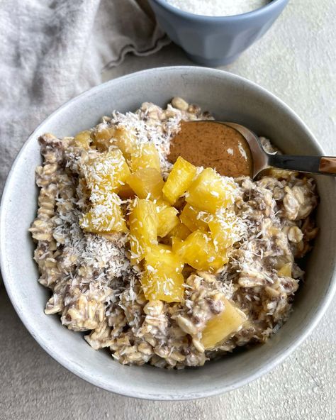 Tropical Overnight Oats - onebalancedlife.com Pineapple Baked, Clean Breakfast, Balanced Breakfast, Overnight Oatmeal, Grab And Go Breakfast, Yogurt Flavors, Breakfast Meal, Nourishing Foods, Baked Oats