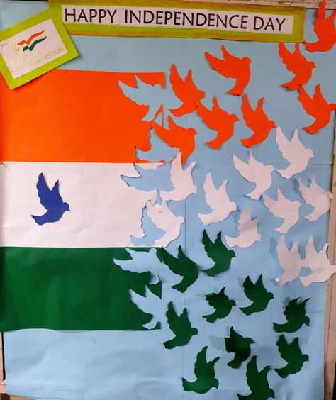 Republic Day Backdrop Ideas, 15 August Decoration Ideas, Independence Day Project, Flower Crafts Diy, Easy Paper Crafts For Kids, Bird Paper Craft, Paper Flower Garland, Independence Day Drawing, 26 Jan