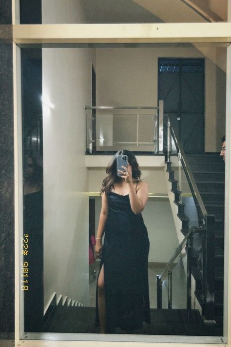 Chubby Girl Mirror, Black Dress Mirror Selfie, Cutesy Outfit, Insta Profile, Insta Profile Pic, Photos Tumblr, Dress Aesthetic, Fashionista Clothes, Indian Designer Outfits