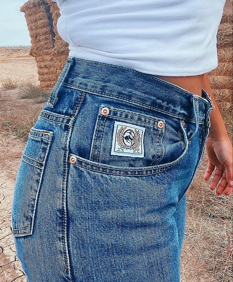 White Label Cinch Jeans, Rodeo Wife, Vintage Western Fashion, Relaxed Fit Men, Granola Outfits, Cinch Jeans, Ariat Jeans, Hairstyles Outfits, Random Cute Things