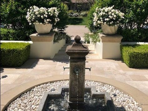 PHOTOS: Khloé Kardashian lists $19 million Calabasas mansion - Business Insider Khloe Kardashian House, Calabasas Homes, Beverly Hills Real Estate, Kardashian Home, Dhar Mann, Nicole Murphy, Mediterranean Revival, Lamar Odom, Khloé Kardashian