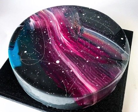 Galaxy Mirror Glaze Cake, Galaxy Mirror Glaze, Mirror Glaze Cake Recipes, Glaze Cake, 25th Birthday Cakes, Mirror Glaze Cake, Mirror Cake, Unique Birthday Cakes, Sweet Treats Desserts