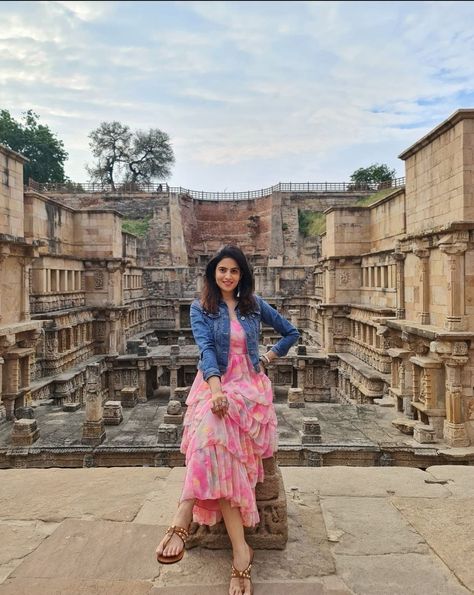 Udaipur Outfit Ideas, Rajasthan Outfits, Rajasthan Outfit, Udaipur Outfits, Udaipur Photography, Jaipur Diaries, Rajasthan Trip, Travel Outfits Women, Vacation Outfits Women