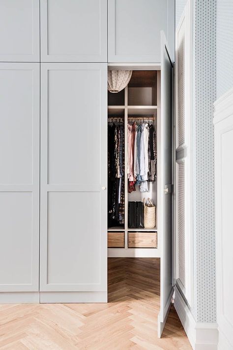 Build In Closet Bedroom, Armoire Entree, Bedroom Built In Wardrobe, Build A Closet, Murphy Beds, Wardrobe Design Bedroom, Bedroom Wardrobe, Closet System, Wardrobe Closet