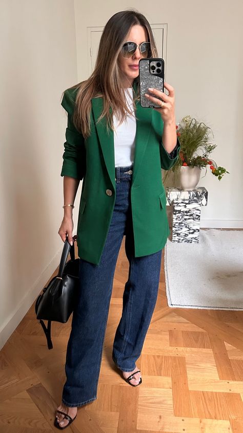 Green Blazer Women Outfit, Oversized Green Blazer Outfit, How To Style Green Blazer Women, Green Blazer Work Outfit, Outfits Saco Verde, Outfit With Green Blazer, Outfit Saco Verde, Blazer Verde Outfit, Outfits Con Blazer Verde