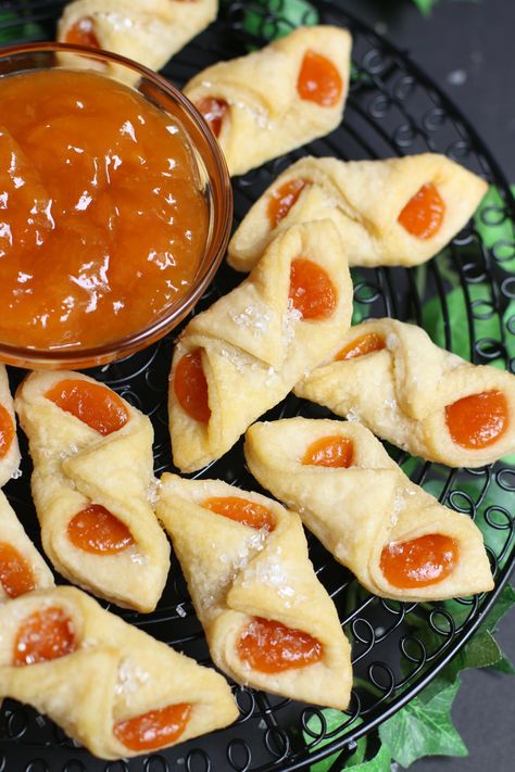 Hungarian Kolaches Recipe, Cold Dough Apricot Cookies, Apricot Filling For Kolaches, Apricot Kolache Recipe, Kolache Cookies, Kolache Recipes, Kolache Cookie Recipe, Cookie Tables, Kolache Recipe