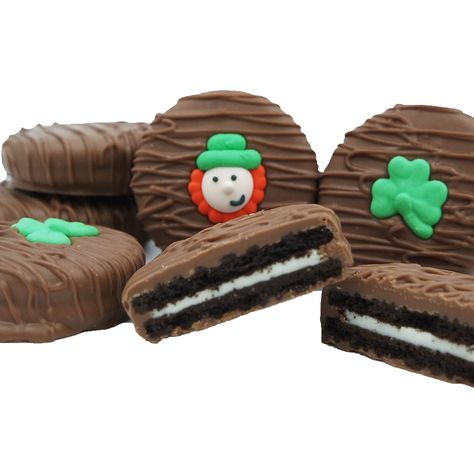 Philadelphia Candies Milk Chocolate Covered OREO Cookies, St. Patrick's Day Gift Net Wt 8 oz: Amazon.com: Grocery & Gourmet Food #ad Covered Oreo Cookies, Assorted Nuts, Plain Cookies, Chocolate Covered Fruit, Chocolate Oreo, St Patricks Day Food, Chocolate Covered Oreo, Halloween Chocolate, Chocolate Oreos