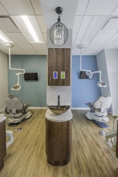 Dental Clinic Consulting Room, Small Dental Operatory Design, Dental Clinic Cabinet Design, Dental Office Layout, Dental Room Design, Dental Cabinets Design, Aesthetic Dental Clinic, Small Dental Clinic Design, Dental Office Decor Ideas