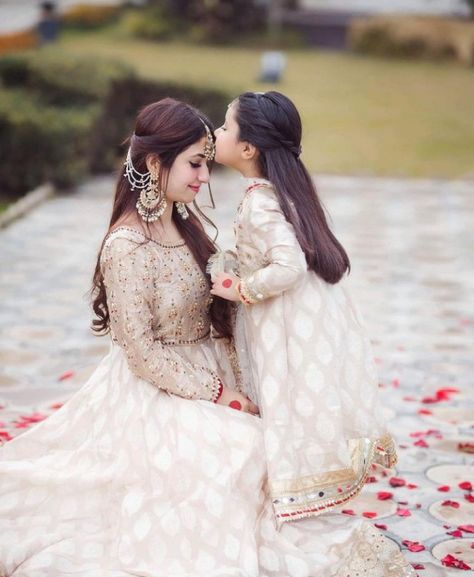 Mom daughter love dpz Dream Photoshoot, Wedding Jewellry, Mother Daughter Pictures, Daughter Fashion, Mom Daughter Outfits, Nikah Dress, Mother Daughter Fashion, Mother Daughter Matching Outfits, Mother Daughter Outfits