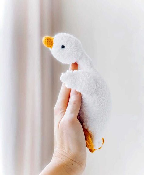 Amigurumi Sweet Goose Free Pattern - Free Amigurumi Goose Crochet Pattern Free, Goose Amigurumi, Goose Crochet, Crochet Goose, Crochet Amigurumi Patterns, Free Crochet Amigurumi, Plushie Patterns, Crochet Animals Free Patterns, Crochet Amigurumi Free Patterns