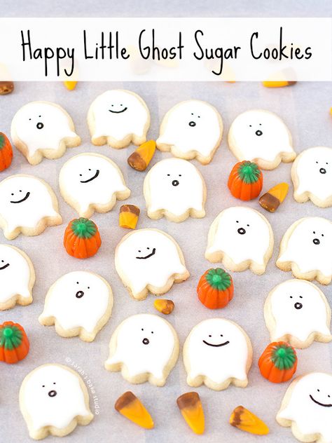 Happy Little Ghost Sugar Cookies – bite-sized, deliciously cute decorated sugar cookies that just scream sweetness with their happy little faces; you’ll be in the Halloween spirit with these ghoulish cutouts! Boo! Party Drinks Ideas, Summer Jello Shots, Ghost Sugar Cookies, Pasteles Halloween, Easy Halloween Cookies, Halloween Cookie Recipes, Drinks Ideas, Halloween Cookies Decorated, Halloween Sugar Cookies